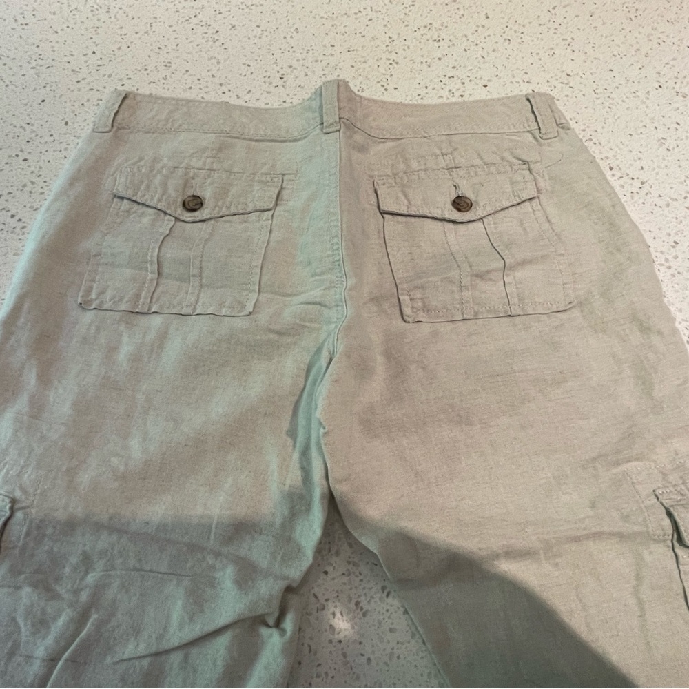 Like New - Banana Republic Linen blend Cargo Crop Size 6P (waist 16”) - Picture 3 of 4